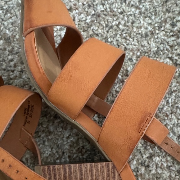 Bamboo Women's Tan Heeled Sandals - Picture 6 of 7